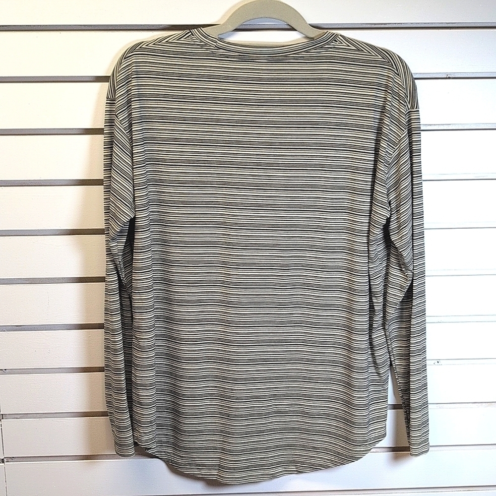 Athleta Cloudlight Stratus Striped Shirt Top Women's Size Medium EUC - Picture 6 of 8